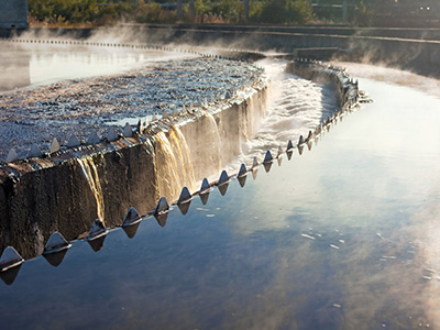 服務區(qū)一體化污水處理設備的原理是什么